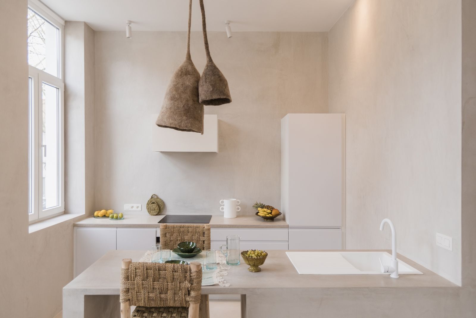 Eiland en kastenwand in microtopping